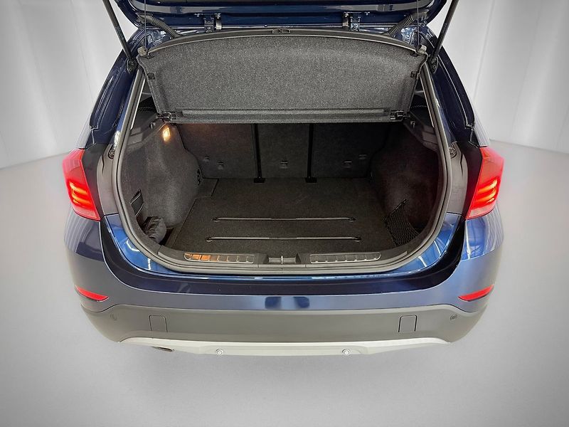 BMW X1 2.0d xDrive 8AT ADVANTAGE, LED - fotka 17 z 17