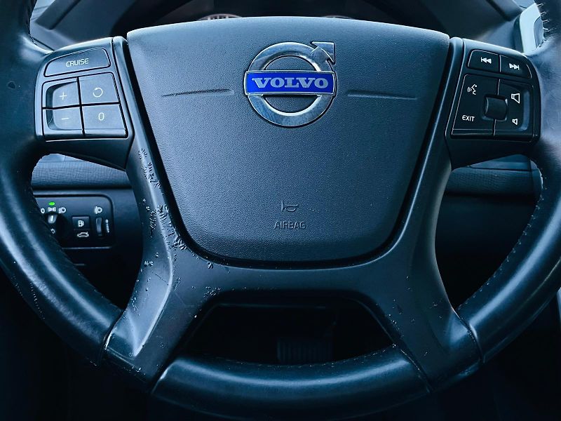 Volvo XC60 2.0D 5VÁLEC AUT VÝHŘEV SENZORY - fotka 27 z 44