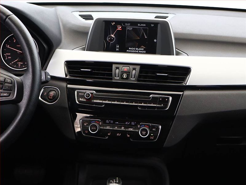 BMW X1 (2017) xDrive18d, 4X4, Automat, ČR - fotka 10 z 17