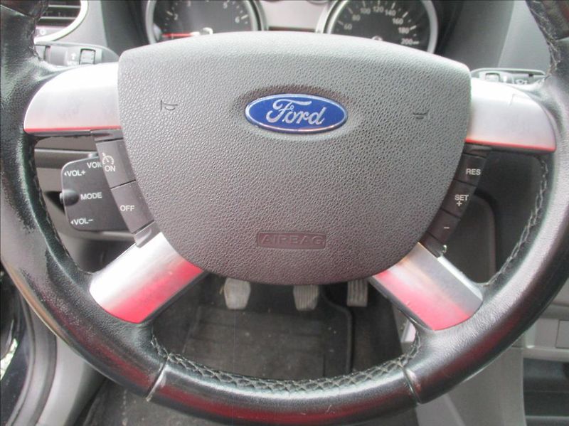 Ford Focus 1,6 16V, 75kW, digiklima,ABS, - fotka 15 z 20