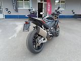 Aprilia Tuono V4 1100 Factory (2026) Shakedown Indigo (sleva 50.0 - náhled 7