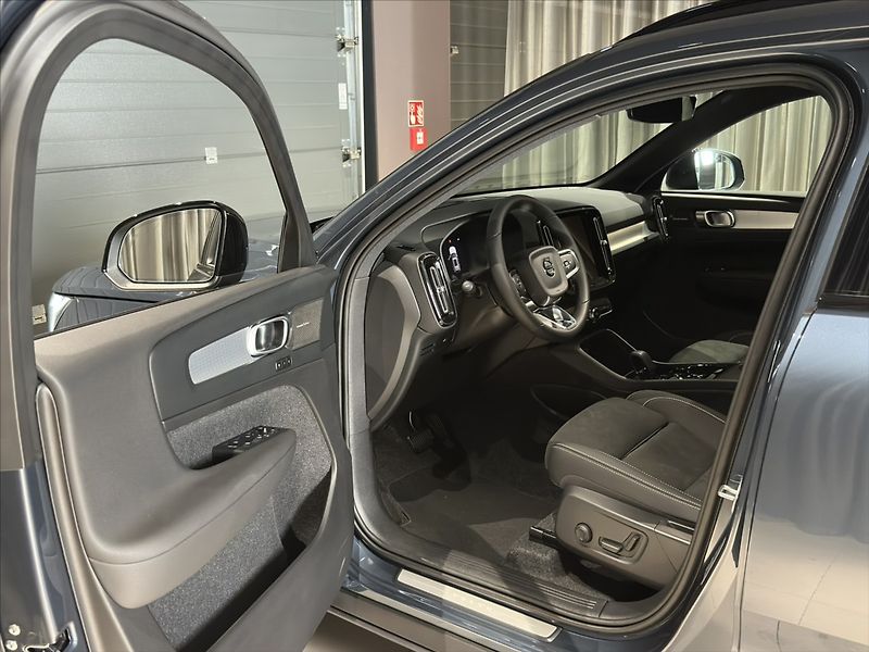 Volvo XC40 (2026) 2,0 B4  Ultra - fotka 11 z 33