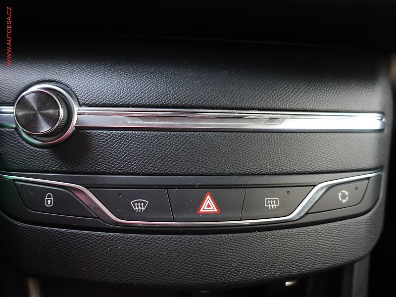 Peugeot 308 (2018) 1.5 HDi, Navi, AC - fotka 19 z 22