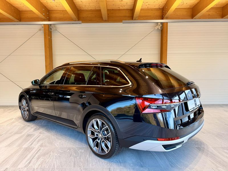 Škoda Superb 2.0 TSi 206 Kw DSG 4x4 Scout - fotka 18 z 32