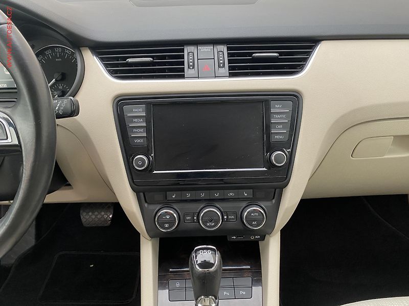 Škoda Octavia (2014) 1.4 TSi, Elegance, DSG, panor - fotka 12 z 18