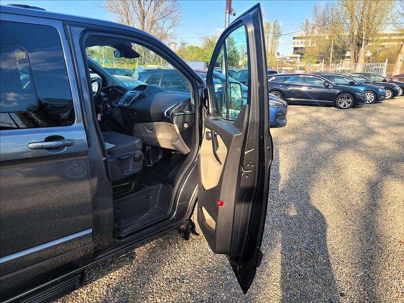 Ford Tourneo Custom 2,0 tdci,Titanium,8míst,klima - fotka 10 z 49