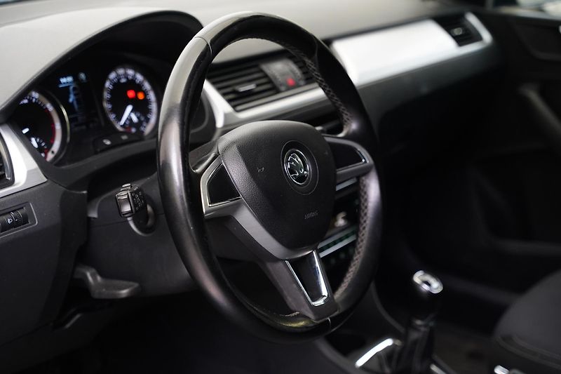 Škoda Rapid - fotka 14 z 24
