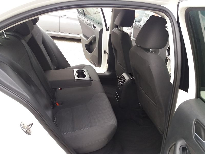 Volkswagen Jetta 1.4TSi,DSG,90kW,SERVI.KNÍŽKA!! - fotka 16 z 23