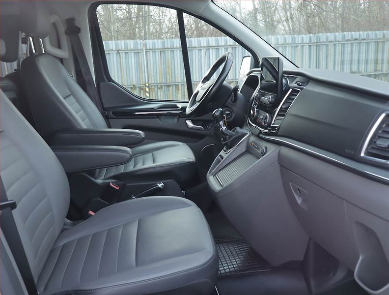 Ford Tourneo Custom (2019) Titanium 2.0 EcoBlue mHEV - fotka 9 z 20