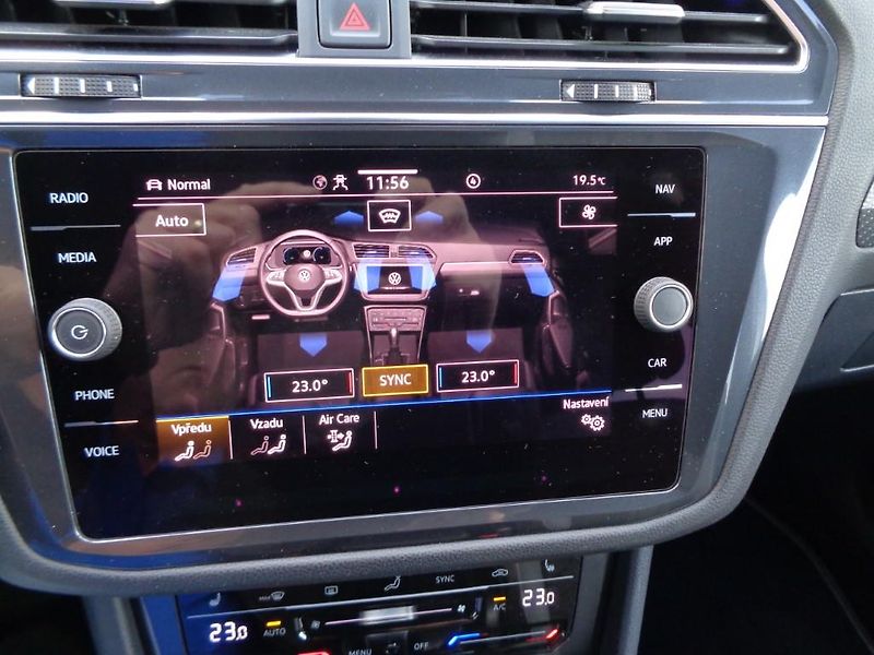 Volkswagen Tiguan 2.0 TSI 7DSG 4x4 R-LINE  140 k - fotka 18 z 30