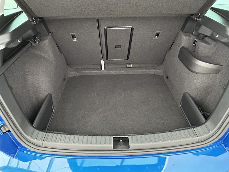 Škoda Karoq 1.5 TSI Top selection - fotka 26 z 28