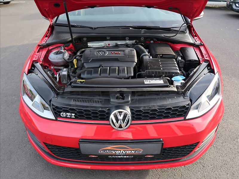 Volkswagen Golf 2,0 TSi,162kW,GTI,NovéČR - fotka 20 z 22