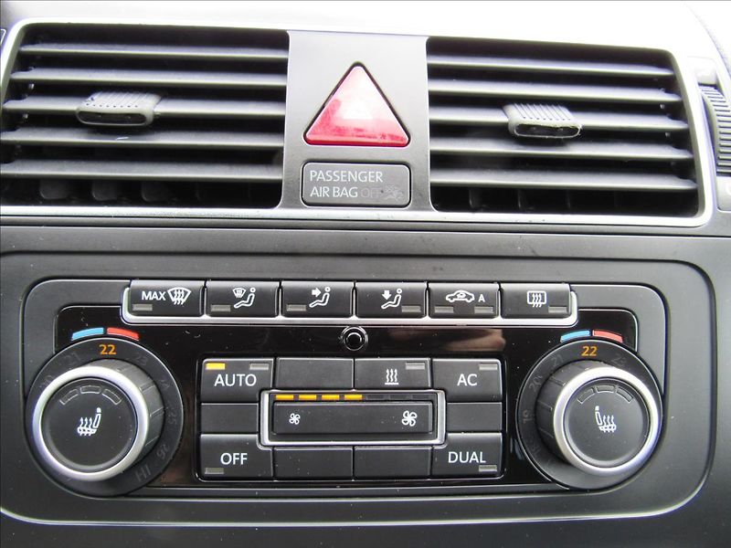 Volkswagen Touran 2,0 TDI 103kW DSG - fotka 16 z 26