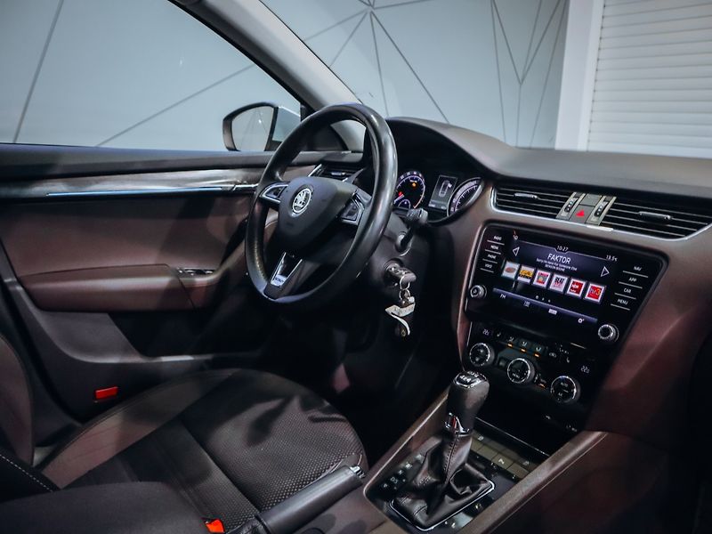 Škoda Octavia Scout 4x4 2,0 TDI - fotka 9 z 28