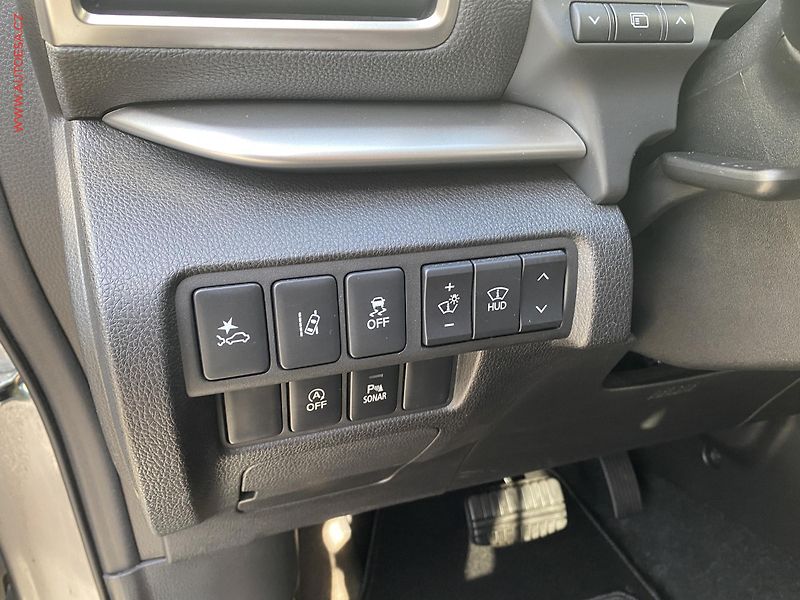 Mitsubishi Eclipse Cross (2018) 1.5T-MiVEC 4x4, AT, kůže - fotka 15 z 21