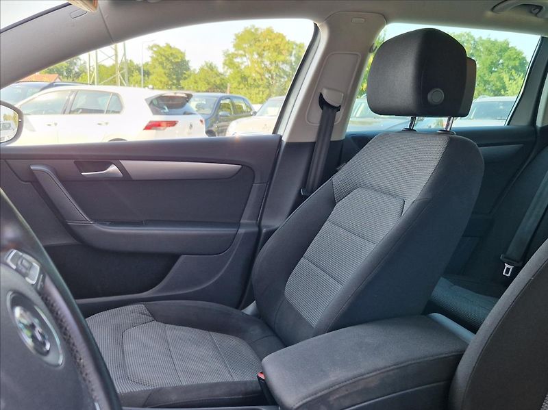 Volkswagen Passat 1,4 TSI DSG NOSIČ TAŽNÉ VÝHŘEV - fotka 16 z 35