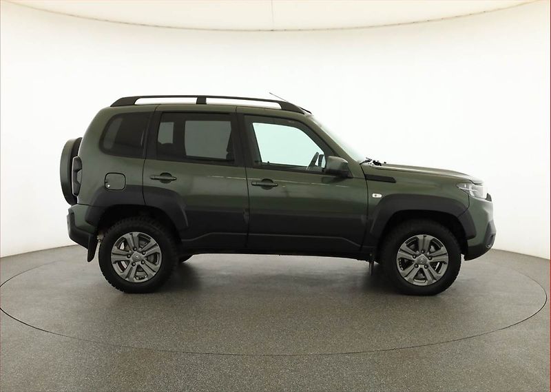 Lada Niva (2023) Legend 1.7, 4X4, ČR,1.maj - fotka 6 z 18
