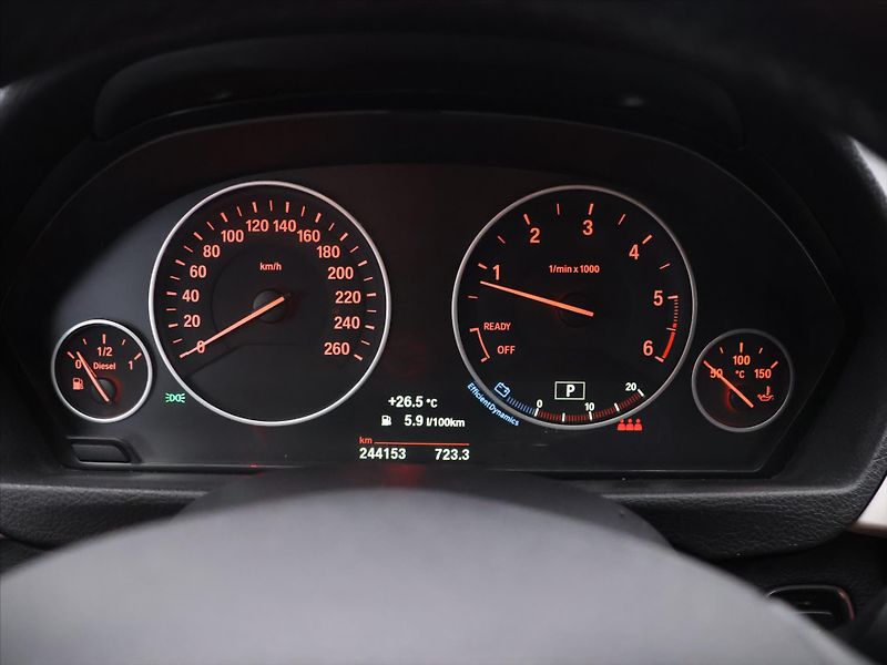 BMW Řada 3 2,0 320 XDrive 135kW Aut. - fotka 16 z 31