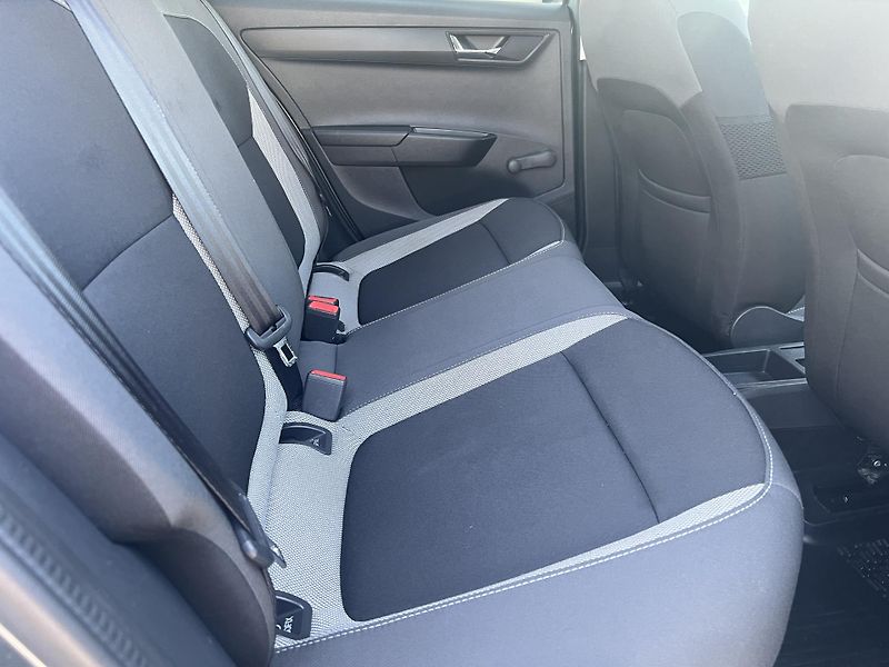 Škoda Fabia 1.0TSi 70kw TEMPOMAT TAŽNÉ ALU - fotka 33 z 44