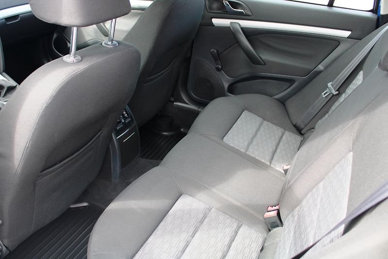 Škoda Octavia (2009) 1.6 MPI KLIMA EL.OKNA TEMPOMAT - fotka 13 z 20