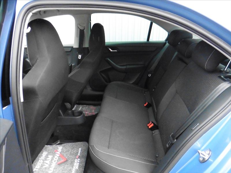 Škoda Rapid 1.2 TSi Elegance Navi 1.maj - fotka 12 z 15