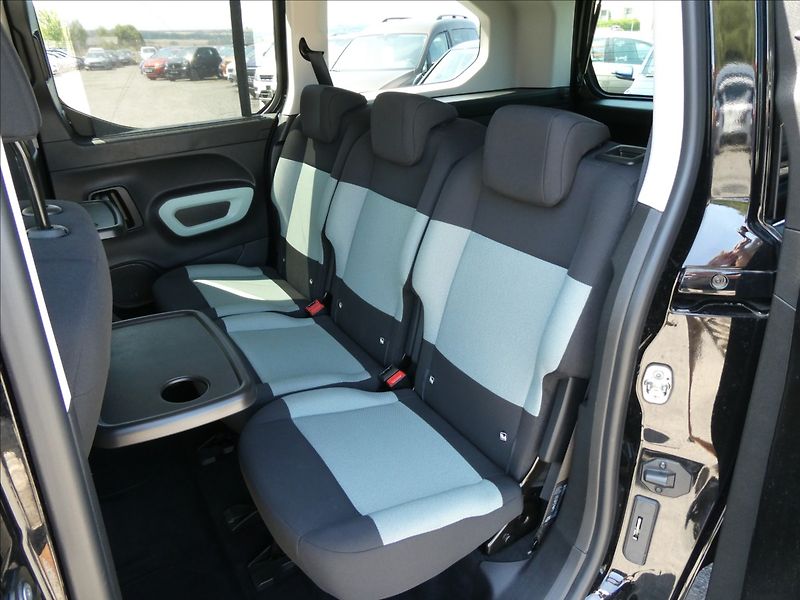 Citroën Berlingo 1,5 BlueHDi96kW LONG 1.maj,AT8 - fotka 24 z 48
