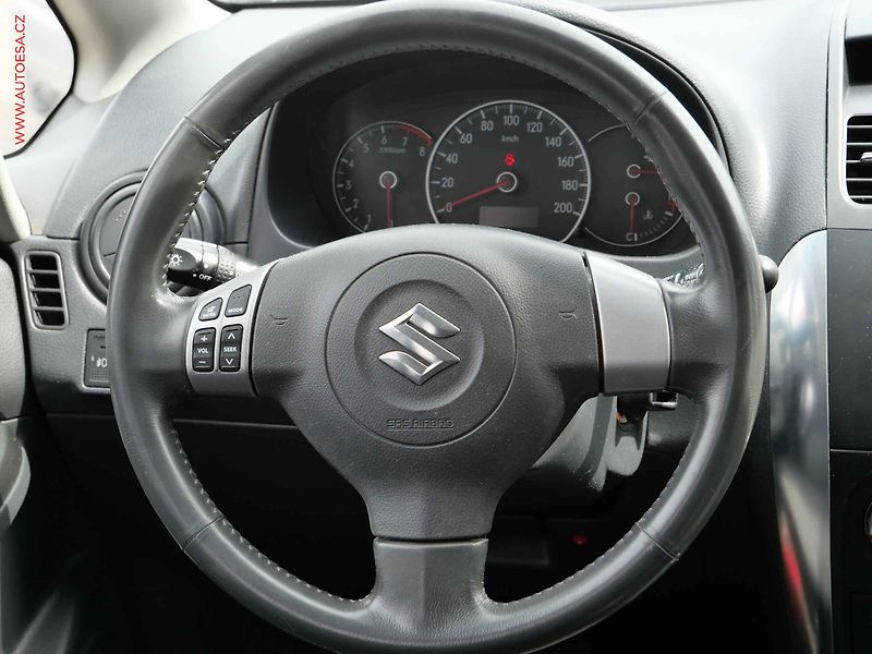 Suzuki SX4 (2008) 1.6i, ČR, AC, výhřev sed - fotka 12 z 16