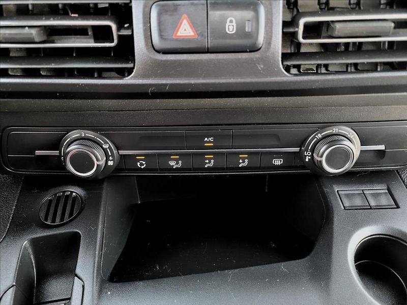 Citroën Berlingo 1,5 HDI,XL,7míst,navi,tažné - fotka 35 z 49