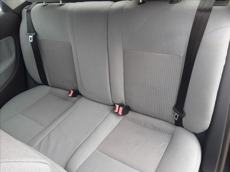 Seat Ibiza 1,4i16V - fotka 23 z 40