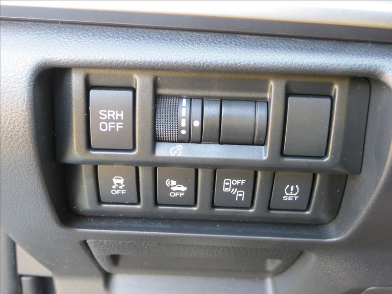Subaru XV 2,0 i Executive ES Lineartroni - fotka 22 z 40