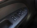 Volkswagen Touran (2014) Highline 2.0 TDI, Automat - náhled 21