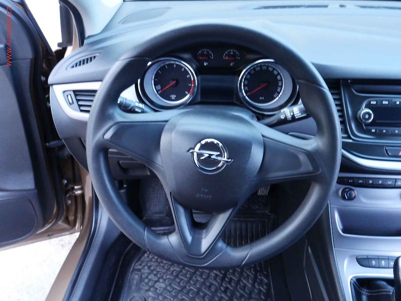 Opel Astra (2016) 1.0 Turbo, DSG, LED - fotka 14 z 18