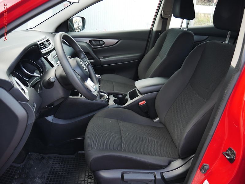 Nissan Qashqai (2020) 1.3 DIG-T, ČR, AC, temp - fotka 9 z 19
