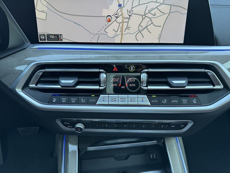 BMW X7 (2021) xDrive 40d M-Paket Pano - fotka 9 z 49