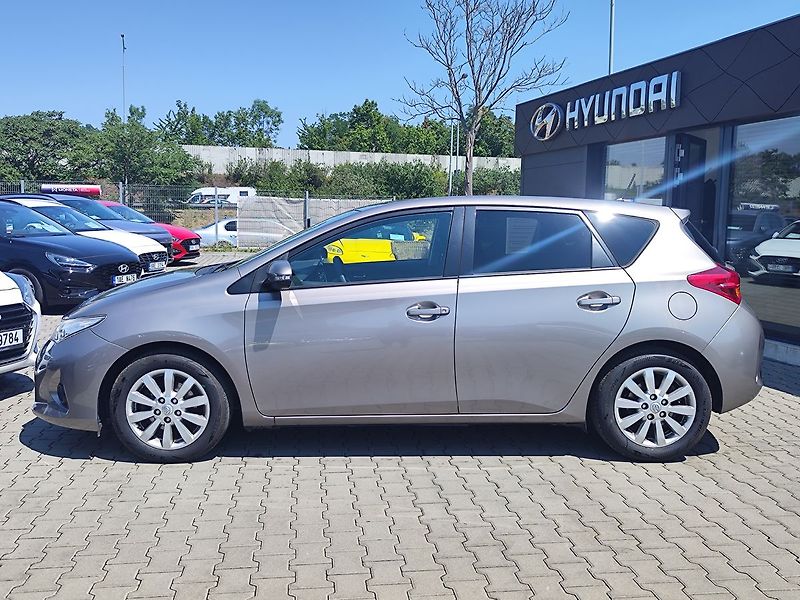 Toyota Auris 1.6 Valvematic/97kW Active - fotka 8 z 24