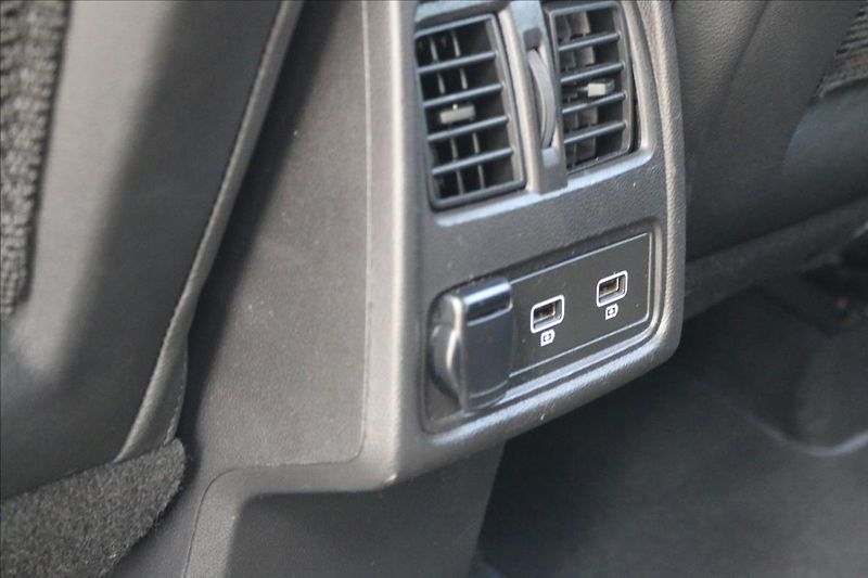 Renault Captur (2020) 1,6 Intens E-TECH Plug-in - fotka 62 z 71