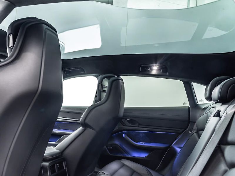Porsche Taycan GTS Sport Turismo HuD Inno Ven - fotka 16 z 20