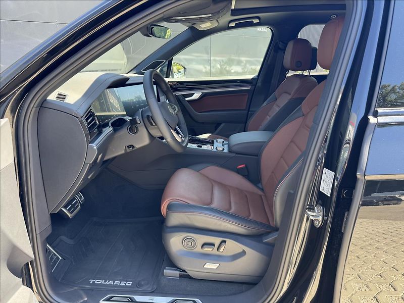 Volkswagen Touareg 3,0 TSI V6 R-Line 4MOT ZÁRUKA - fotka 11 z 37