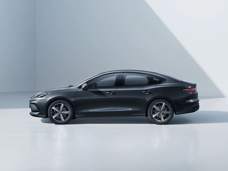 BYD Seal (2026) DM-i Design/DOJEZD PŘES 1000KM - fotka 4 z 9
