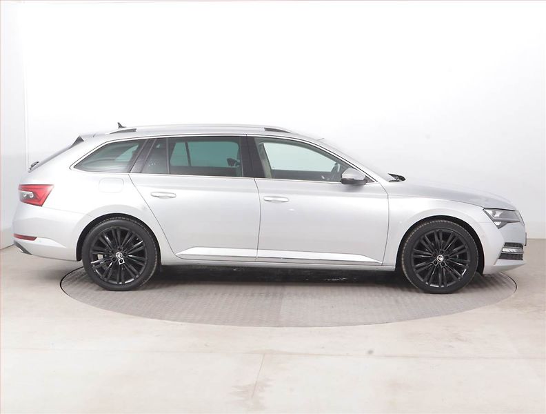 Škoda Superb (2023) Laurin&Klement 2.0 TDI - fotka 6 z 17