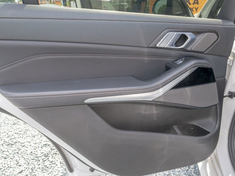 BMW X7 (2019) ČR 3.0i 250KW 7sed – INDIVIDUÁ - fotka 43 z 49