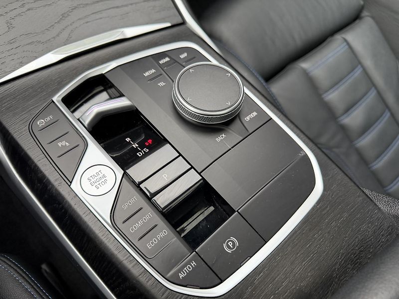 BMW Řada 3 (2023) M340i 275kW XDRIVE HUD PANORAM - fotka 44 z 53