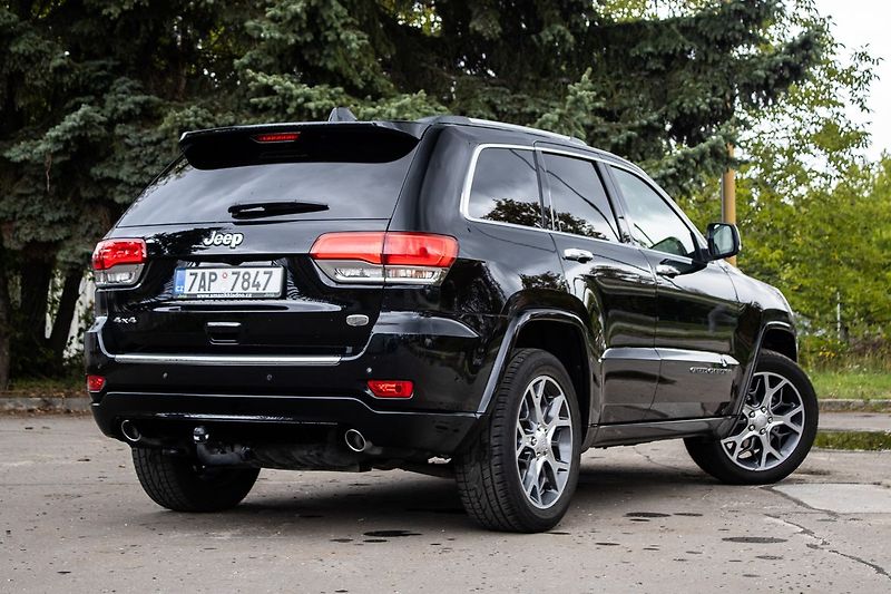 Jeep Grand Cherokee - fotka 5 z 23