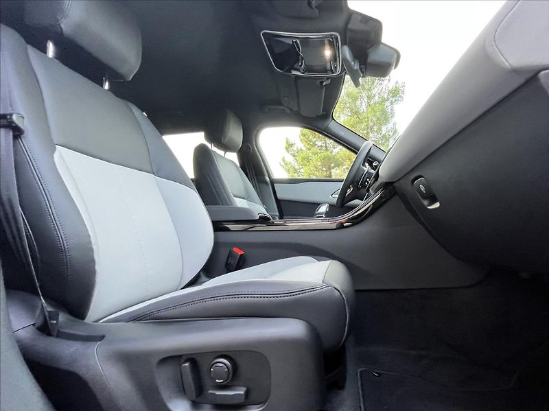 Land Rover Range Rover Velar 2,0 D200 DYNAMIC SE AWD - fotka 28 z 29