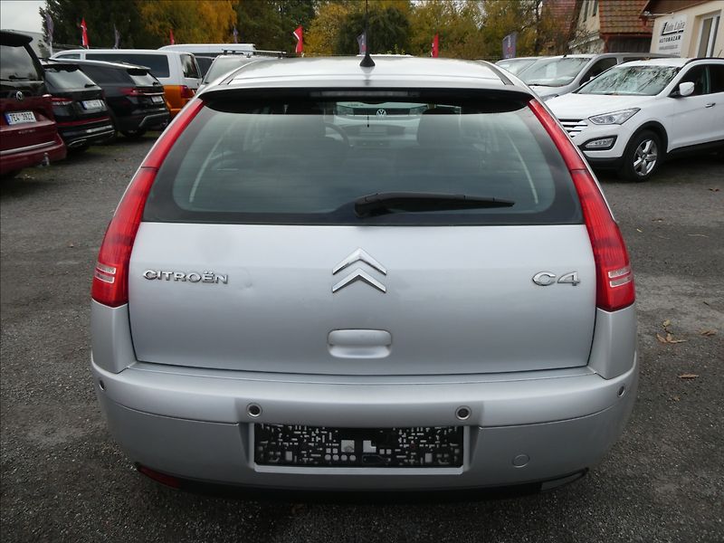 Citroën C4 1,6 i 80kW 2x kola, serviska - fotka 6 z 33