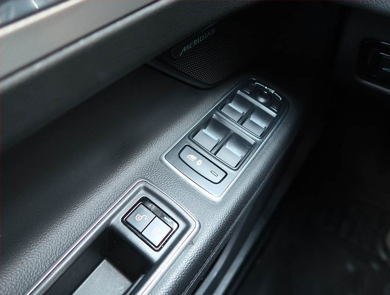Jaguar XF (2017) E-Performance, Automat, Kůže - fotka 15 z 18