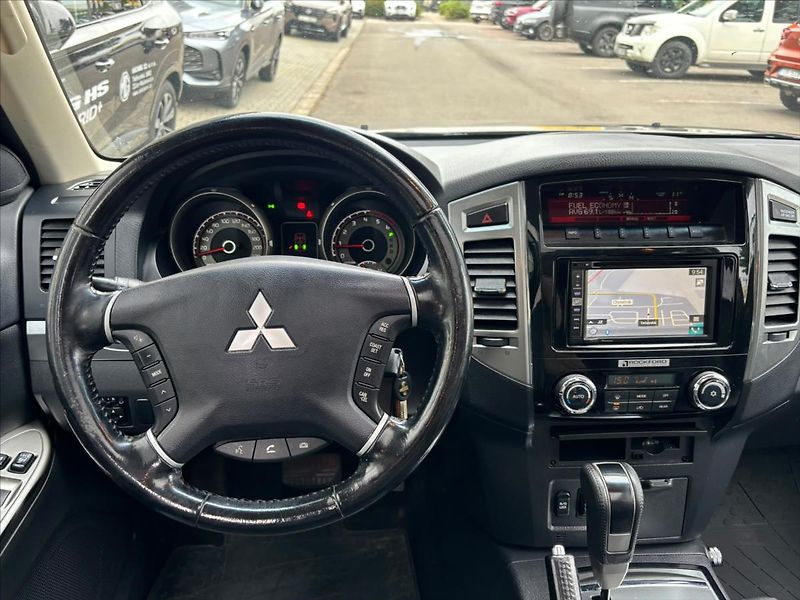 Mitsubishi Pajero 3,2 DI-D  Instyle 4x4+Serviska - fotka 15 z 32