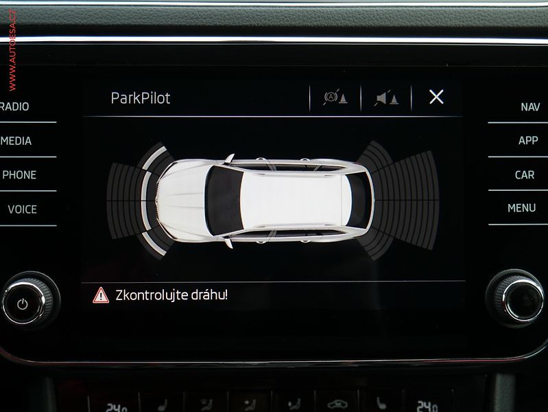 Škoda Superb (2018) 2.0 TDi 4x4, ČR, Style, DSG - fotka 15 z 21