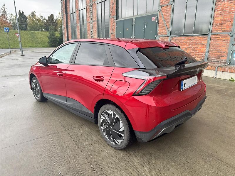 MG MG4 (2023) EV Elegance 64 kW - fotka 6 z 22