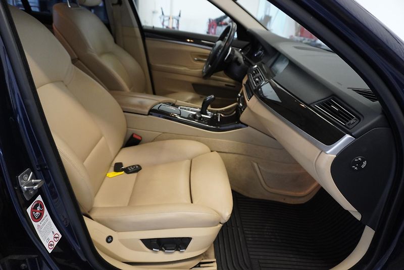 BMW Řada 5 535D SEDAN XDRIVE STEPTRONIC - fotka 28 z 32